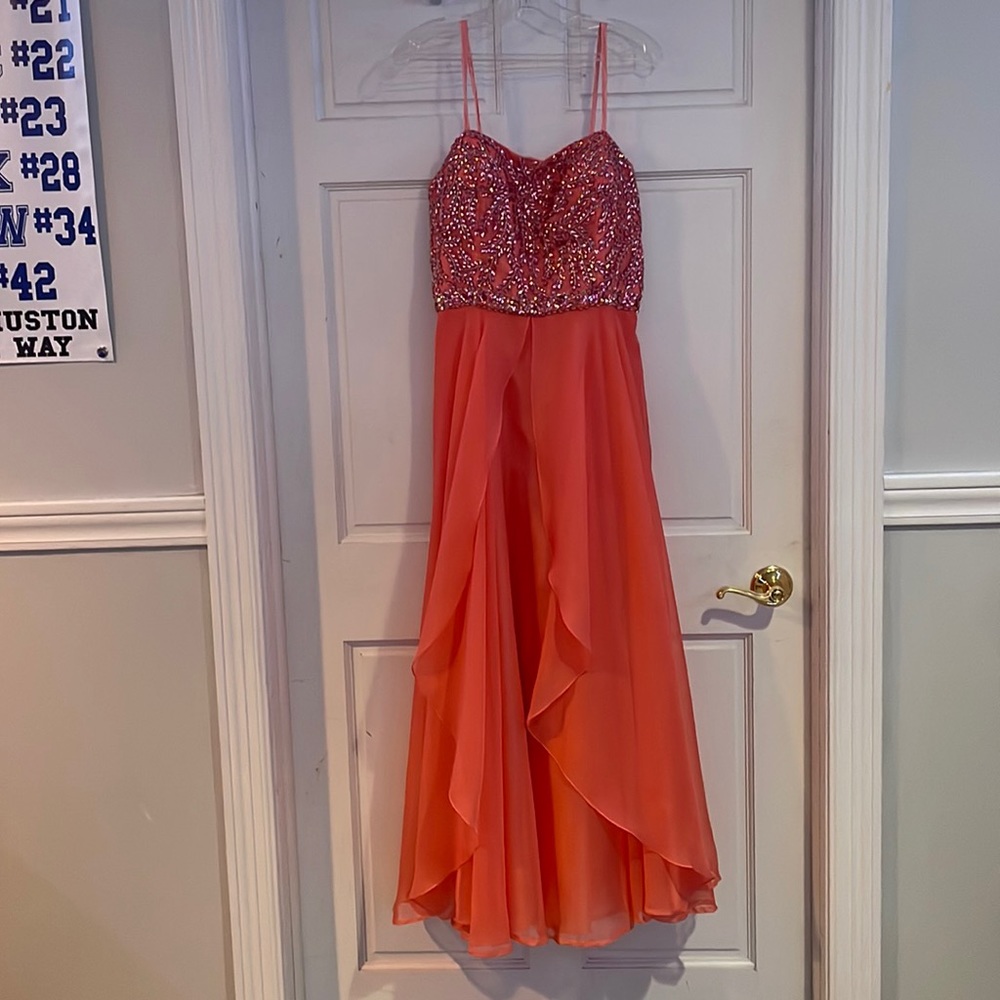 Prom dress don’t need